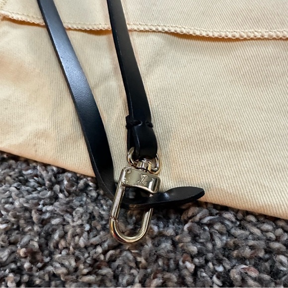 Authentic Louis Vuitton Pochette Accessories Epi Leather - Picture 4 of 16